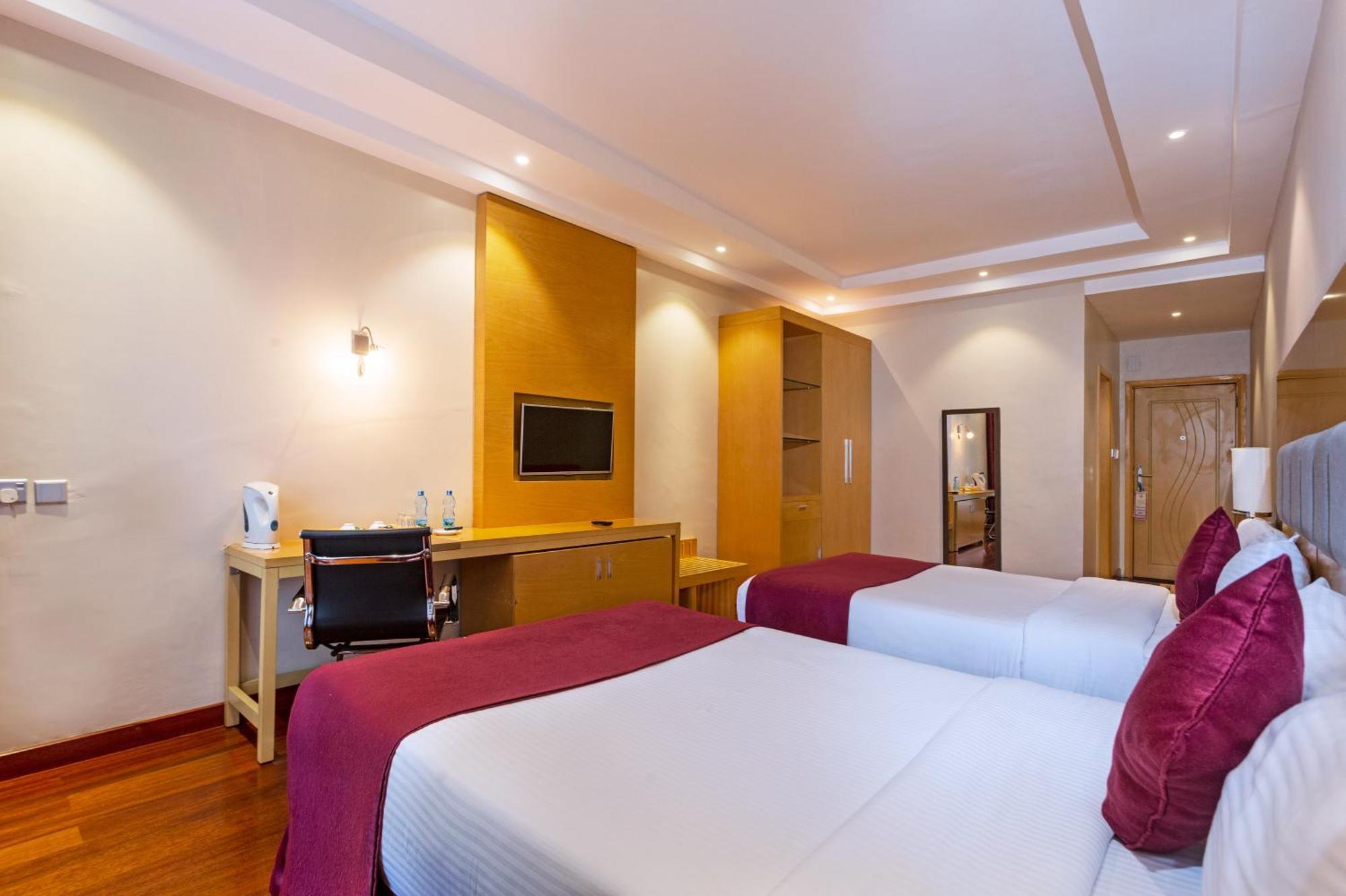 Three Steers Hotel Meru Kültér fotó
